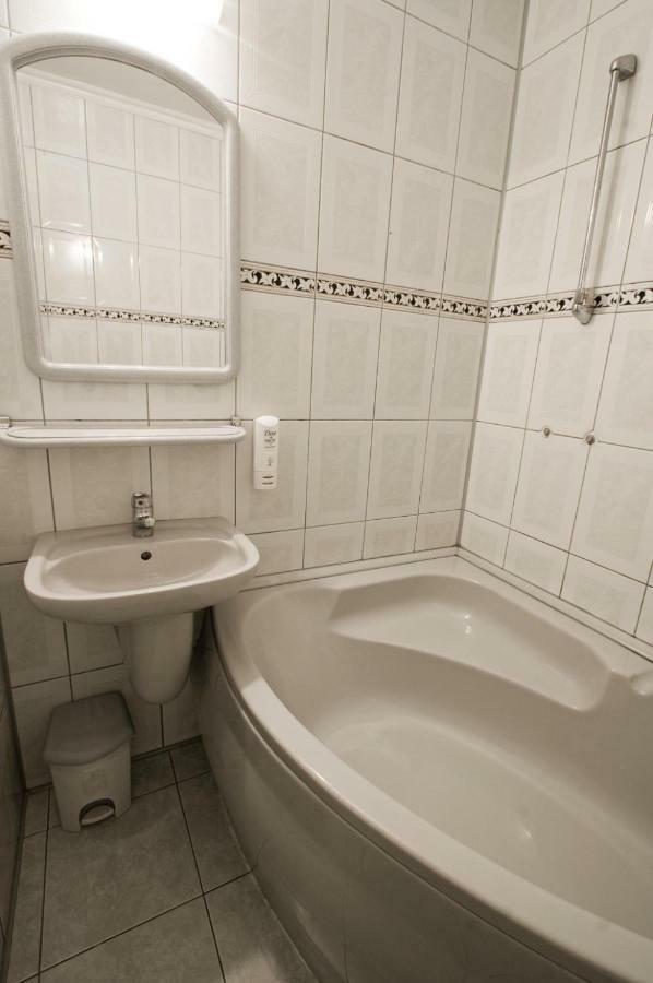 Bialy Orzel Aparthotel Przemysl Luaran gambar