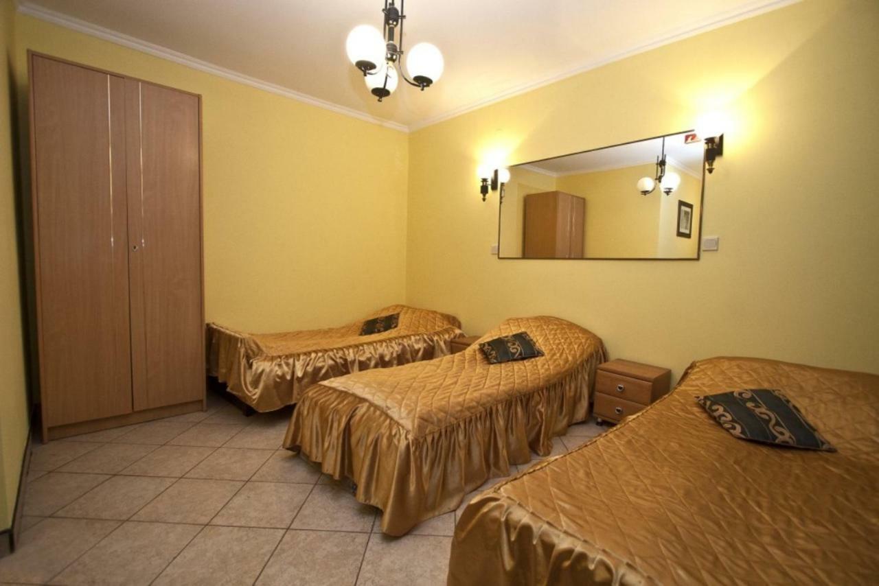 Bialy Orzel Aparthotel Przemysl Luaran gambar