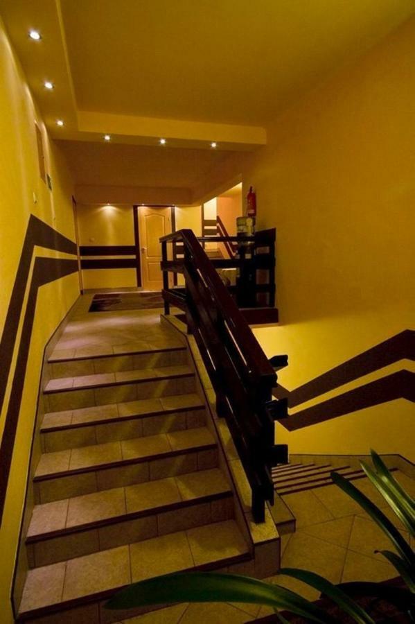 Bialy Orzel Aparthotel Przemysl Luaran gambar